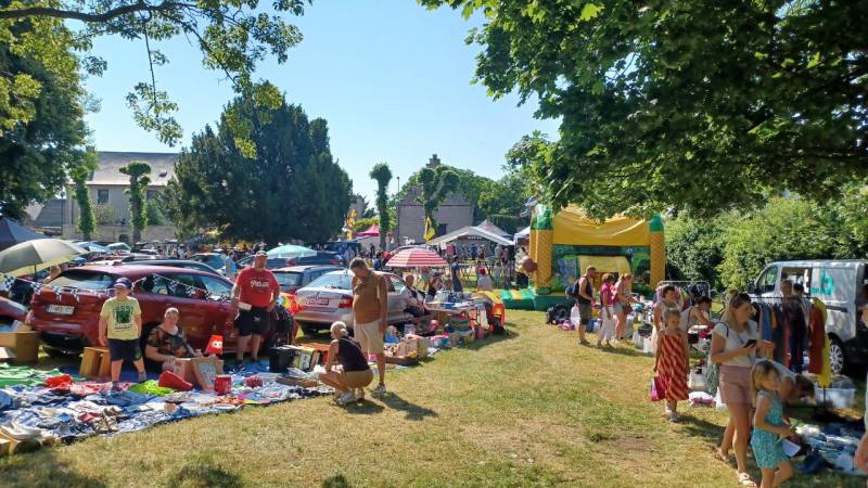 Emelkoen bruist  18 - Reuze Rommelmarkt met Boeken-, Vinyl- en CD‑Beurs in Humelgem 